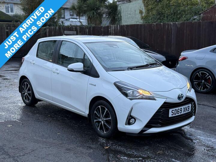 Toyota YARIS 1.5 VVT-h Icon Tech E-CVT Euro 6 (s/s) 5dr