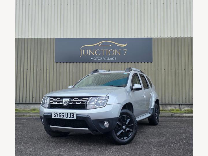 Dacia Duster 1.5 DCi Laureate 4WD Euro 6 (s/s) 5dr Dacia Duster 1.5 DCi Laureate 4WD Euro 6 (s/s) 5dr