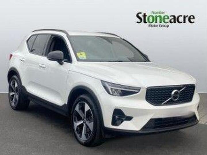 Volvo XC40 2.0 B3 MHEV Plus Dark DCT Auto Euro 6 (s/s) 5dr