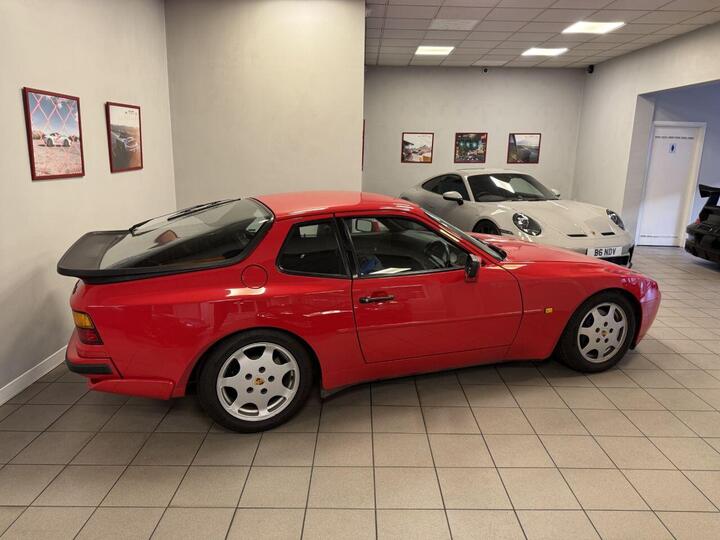 Porsche 944 2.5 TURBO S **SHOW WINNING CAR - STUNNING**