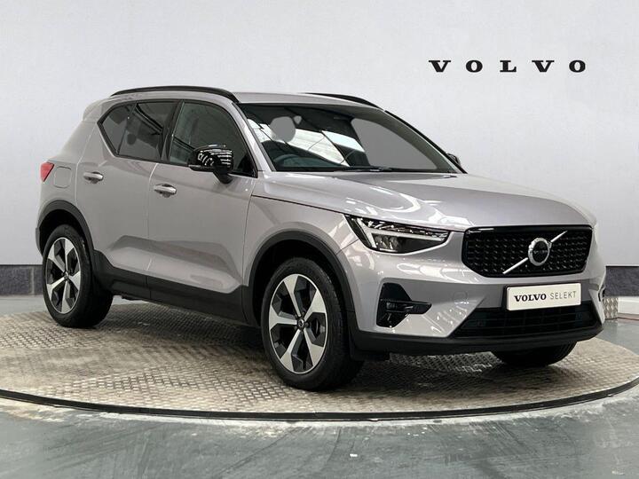 Volvo XC40 2.0 B3 MHEV Plus Dark DCT Auto Euro 6 (s/s) 5dr