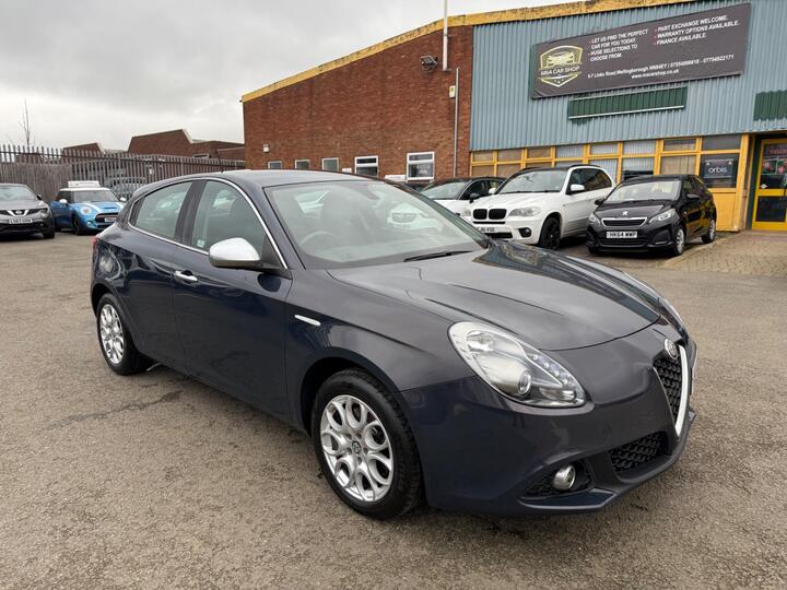Alfa Romeo Giulietta 1.4 TB MultiAir Super Euro 6 (s/s) 5dr Alfa Romeo Giulietta 1.4 TB MultiAir Super Euro 6 (s/s) 5dr