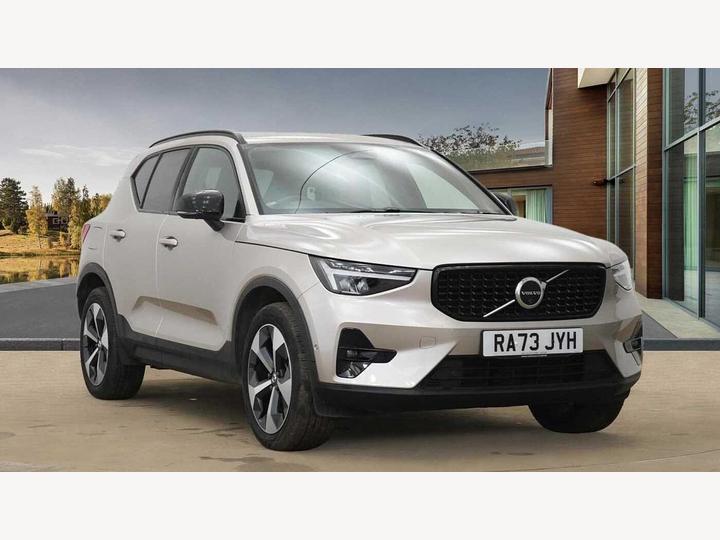 Volvo XC40 2.0 B3 MHEV Plus DCT Auto Euro 6 (s/s) 5dr