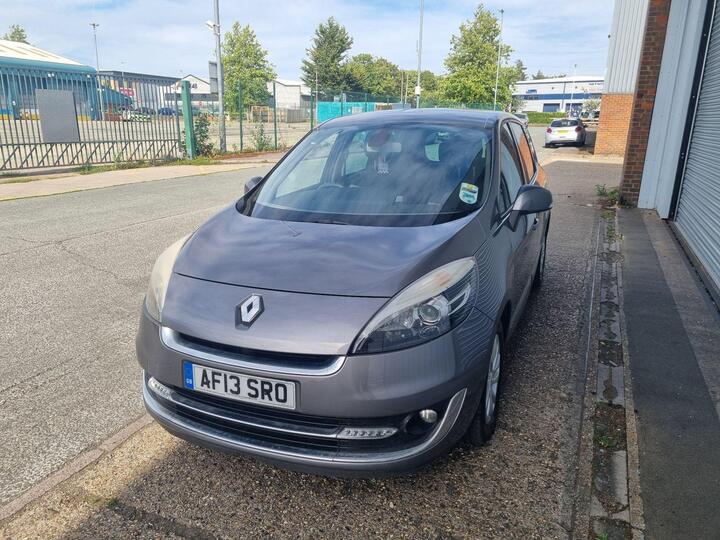 Renault Grand Scenic 1.5 DCi Dynamique TomTom Euro 5 (s/s) 5dr Renault Grand Scenic 1.5 DCi Dynamique TomTom Euro 5 (s/s) 5dr