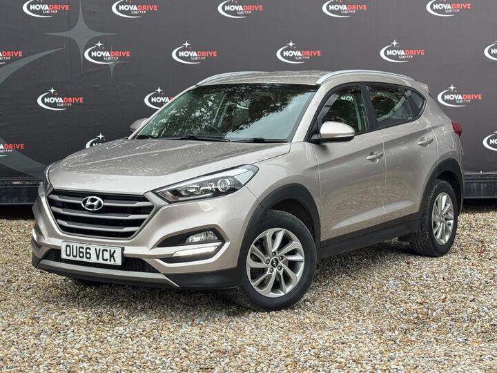 Hyundai TUCSON 1.7 CRDi Blue Drive SE Nav Euro 6 (s/s) 5dr Hyundai TUCSON 1.7 CRDi Blue Drive SE Nav Euro 6 (s/s) 5dr