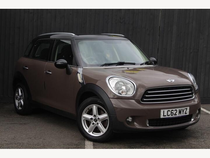 MINI Countryman 1.6 Cooper Euro 5 (s/s) 5dr MINI Countryman 1.6 Cooper Euro 5 (s/s) 5dr