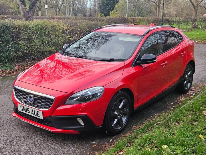 Volvo V40 Cross Country 2.0 D2 Lux Auto Euro 6 (s/s) 5dr Volvo V40 Cross Country 2.0 D2 Lux Auto Euro 6 (s/s) 5dr