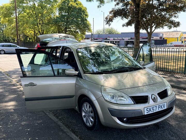Renault Scenic 1.6 VVT Dynamique 5dr