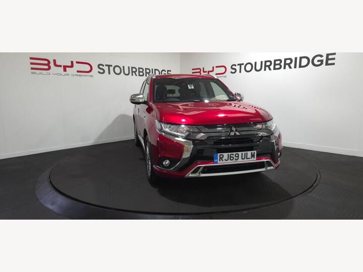 Mitsubishi Outlander 2.4h TwinMotor 13.8kWh Dynamic CVT 4WD Euro 6 (s/s) 5dr Mitsubishi Outlander 2.4h TwinMotor 13.8kWh Dynamic CVT 4WD Euro 6 (s/s) 5dr