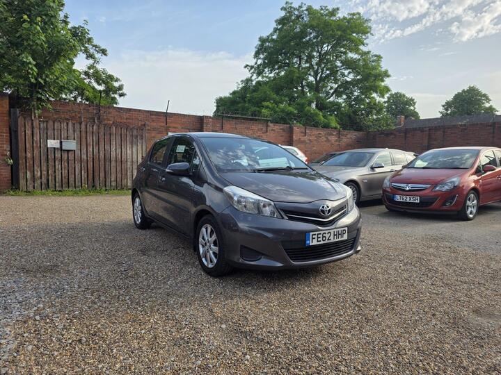 Toyota Yaris 1.33 Dual VVT-i TR Euro 5 5dr Toyota Yaris 1.33 Dual VVT-i TR Euro 5 5dr