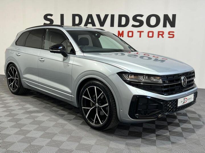 Volkswagen TOUAREG 3.0 TDI V6 Black Edition Tiptronic 4Motion Euro 6 (s/s) 5dr Volkswagen TOUAREG 3.0 TDI V6 Black Edition Tiptronic 4Motion Euro 6 (s/s) 5dr