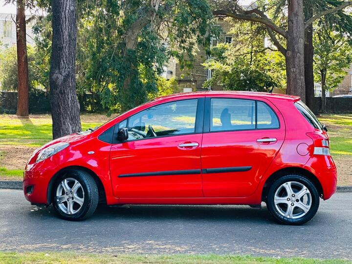 Toyota Yaris 1.33 Dual VVT-i TR Euro 4 (s/s) 5dr