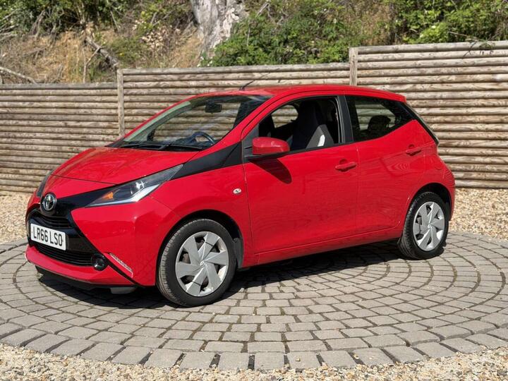 Toyota AYGO 1.0 VVT-i X-play X-shift Euro 6 5dr
