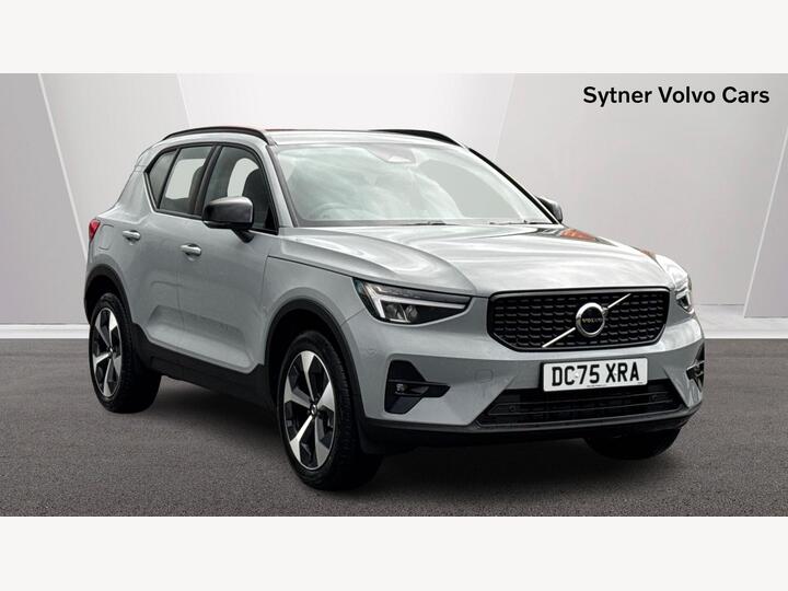 Volvo XC40 2.0 B4 MHEV Plus Dark DCT Auto Euro 6 (s/s) 5dr
