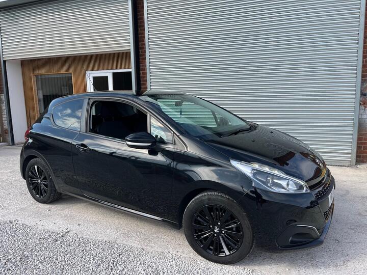 Peugeot 208 1.2 PureTech Black Edition Euro 6 3dr