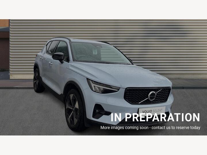 Volvo XC40 2.0 B3 MHEV Plus Dark DCT Auto Euro 6 (s/s) 5dr