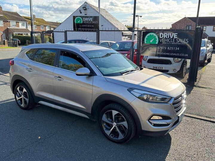 Hyundai TUCSON 1.7 CRDi Blue Drive Sport Edition Euro 6 (s/s) 5dr Hyundai TUCSON 1.7 CRDi Blue Drive Sport Edition Euro 6 (s/s) 5dr