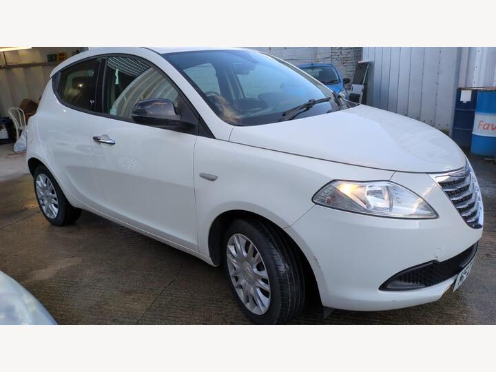 Chrysler Ypsilon 1.2 S Euro 5 (s/s) 5dr Chrysler Ypsilon 1.2 S Euro 5 (s/s) 5dr