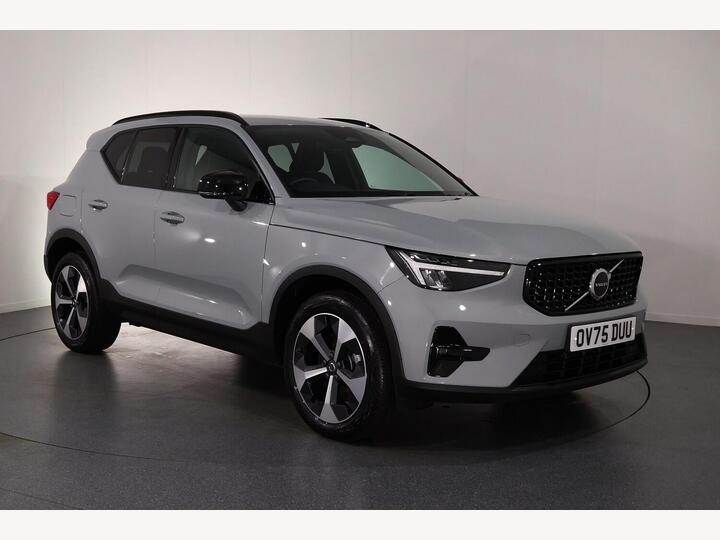 Volvo XC40 2.0 B3 MHEV Plus Dark DCT Auto Euro 6 (s/s) 5dr