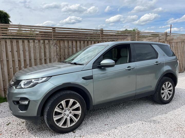 Land Rover Discovery Sport 2.0 TD4 SE Tech Auto 4WD Euro 6 (s/s) 5dr Land Rover Discovery Sport 2.0 TD4 SE Tech Auto 4WD Euro 6 (s/s) 5dr