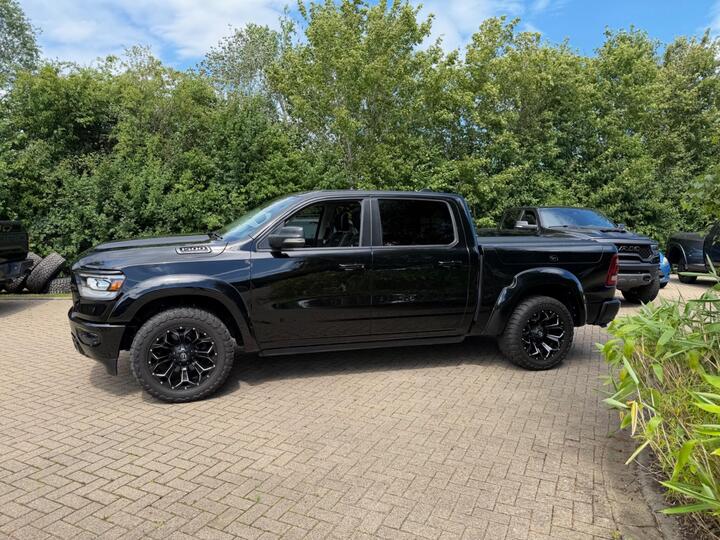Dodge RAM 1500 Laramie 6 Seater