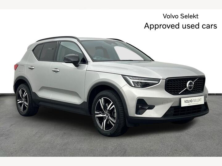 Volvo XC40 2.0 B3 MHEV Plus Dark DCT Auto Euro 6 (s/s) 5dr