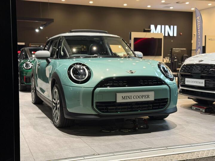 MINI Cooper 1.5C Classic Steptronic Euro 6 (s/s) 3dr