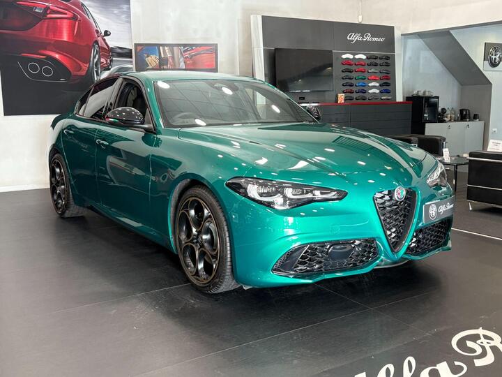 Alfa Romeo Giulia 2.0T Intensa Auto Euro 6 (s/s) 4dr