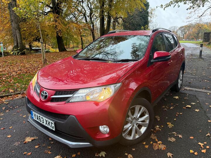 Toyota RAV4 2.2 D-CAT Invincible Auto 4WD Euro 5 5dr Toyota RAV4 2.2 D-CAT Invincible Auto 4WD Euro 5 5dr