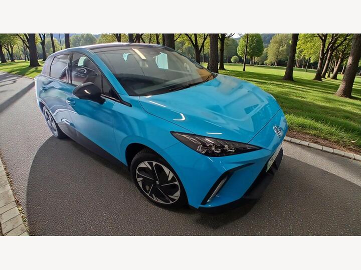 MG MG4 64kWh Trophy Long Range Auto 5dr