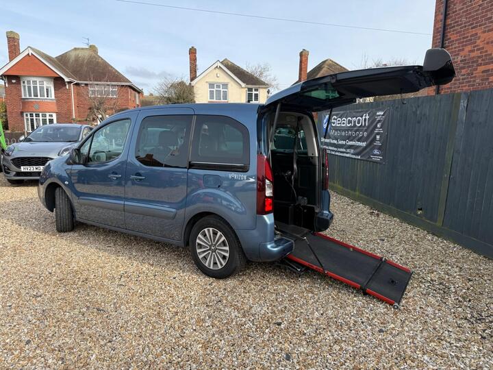 Peugeot Partner Tepee 1.6 BlueHDi Active ETG Euro 6 (s/s) 5dr Peugeot Partner Tepee 1.6 BlueHDi Active ETG Euro 6 (s/s) 5dr