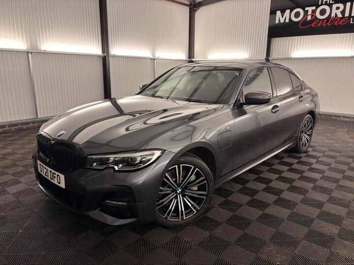 BMW 3 Series 2.0 330e 12kWh M Sport Auto Euro 6 (s/s) 4dr BMW 3 Series 2.0 330e 12kWh M Sport Auto Euro 6 (s/s) 4dr