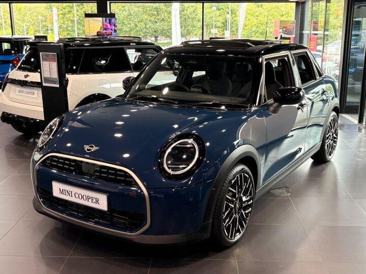 MINI Cooper 1.5C Exclusive Steptronic Euro 6 (s/s) 5dr