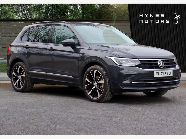 Volkswagen TIGUAN 2.0 TDI Life DSG Euro 6 (s/s) 5dr Volkswagen TIGUAN 2.0 TDI Life DSG Euro 6 (s/s) 5dr