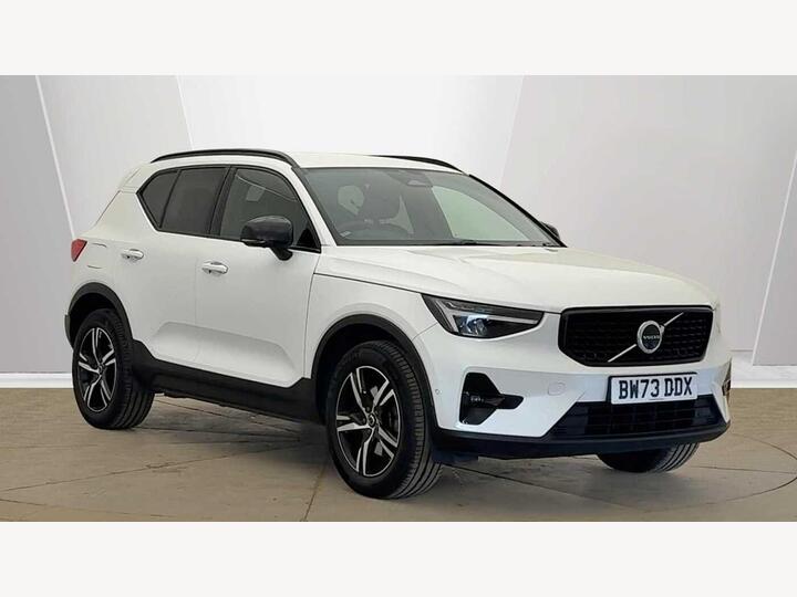 Volvo XC40 2.0 B3 MHEV Plus Dark DCT Auto Euro 6 (s/s) 5dr