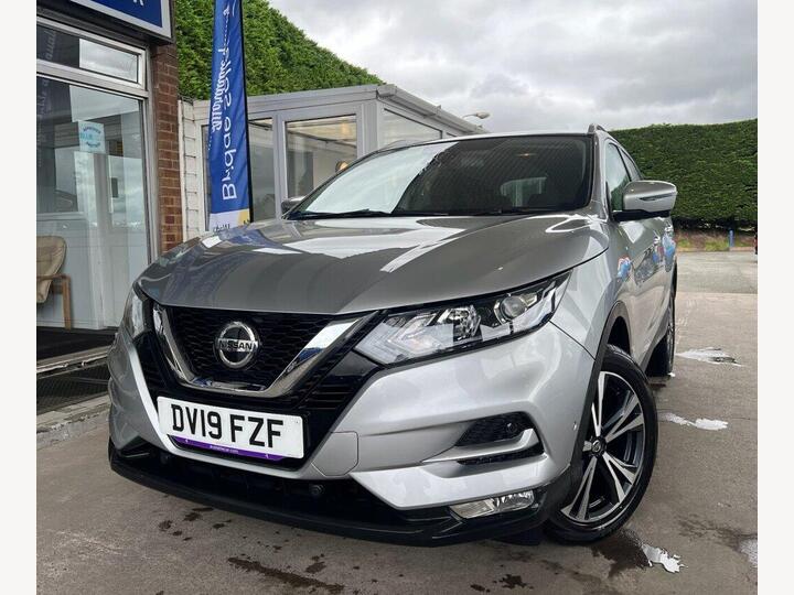 Nissan QASHQAI 1.5 DCi N-Connecta Euro 6 (s/s) 5dr Nissan QASHQAI 1.5 DCi N-Connecta Euro 6 (s/s) 5dr