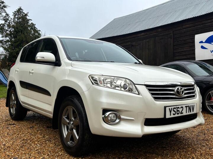 Toyota RAV4 2.2 D-4D XT-R 4WD Euro 5 5dr Toyota RAV4 2.2 D-4D XT-R 4WD Euro 5 5dr