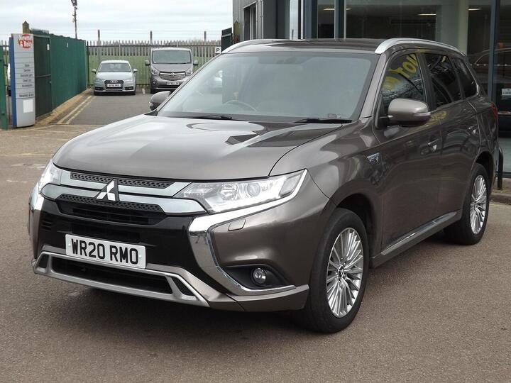 Mitsubishi Outlander 2.4h TwinMotor 13.8kWh Dynamic CVT 4WD Euro 6 (s/s) 5dr