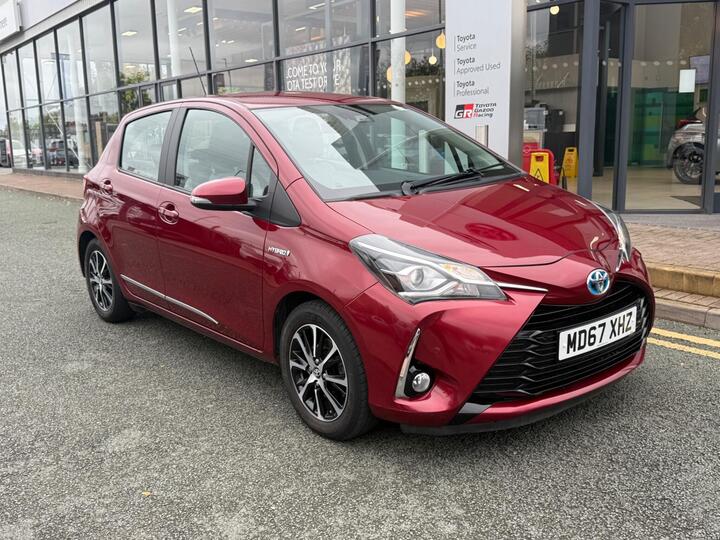 Toyota Yaris 1.5 VVT-h Icon Tech E-CVT Euro 6 (s/s) 5dr