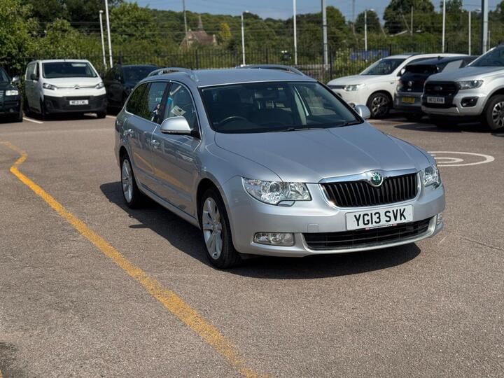 Skoda Superb 2.0 TDI SE 4WD Euro 5 5dr Skoda Superb 2.0 TDI SE 4WD Euro 5 5dr