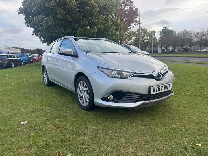 Toyota Auris 1.2 VVT-i Icon Touring Sports Euro 6 (s/s) 5dr (Safety Sense)