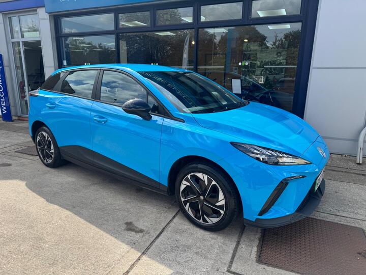 MG MG4 64kWh SE Long Range Auto 5dr
