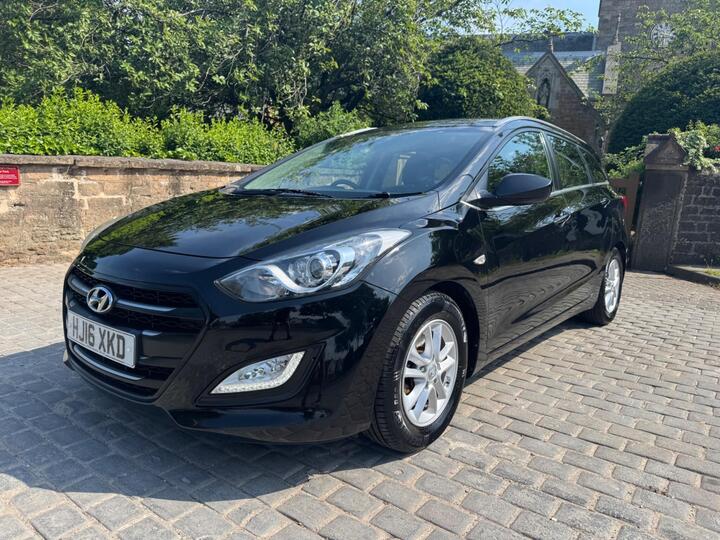 Hyundai I30 1.6 CRDi Blue Drive SE Tourer Euro 6 (s/s) 5dr Hyundai I30 1.6 CRDi Blue Drive SE Tourer Euro 6 (s/s) 5dr