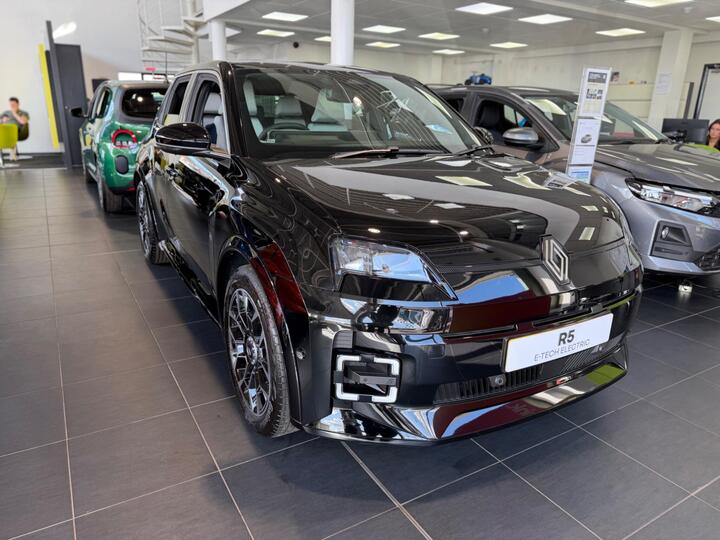 Renault 5 E-Tech Electric Comfort Range 52kWh Roland Garros+ Auto 5dr