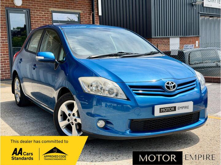 Toyota AURIS 1.6 V-Matic TR 5dr Toyota AURIS 1.6 V-Matic TR 5dr