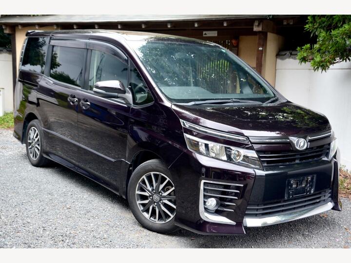 Toyota Voxy 2.0 ZS Edition - Full Service History