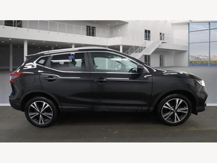 Nissan Qashqai 1.5 DCi N-Connecta Euro 6 (s/s) 5dr Nissan Qashqai 1.5 DCi N-Connecta Euro 6 (s/s) 5dr