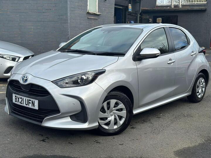 Toyota Yaris 1.5 VVT-h Design E-CVT Euro 6 (s/s) 5dr Toyota Yaris 1.5 VVT-h Design E-CVT Euro 6 (s/s) 5dr