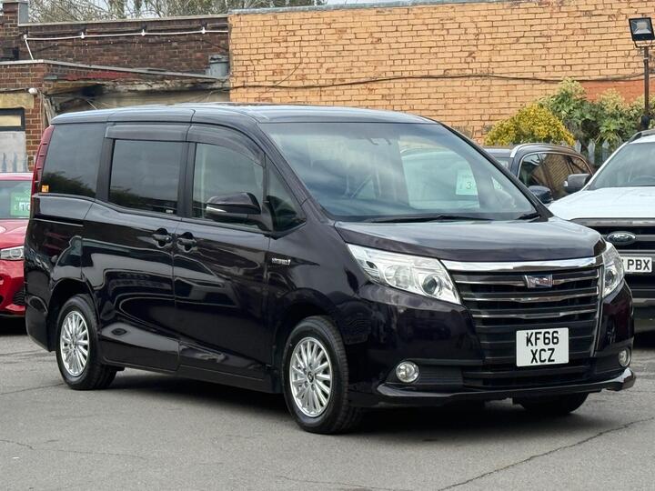 Toyota Noah VOXY HYBRID ZWR80 AUTO