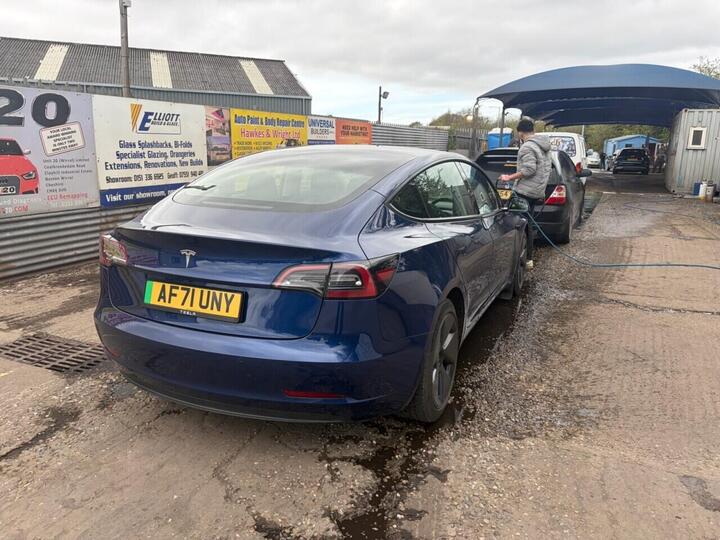 Tesla Model 3 Standard Range Plus Auto RWD 4dr